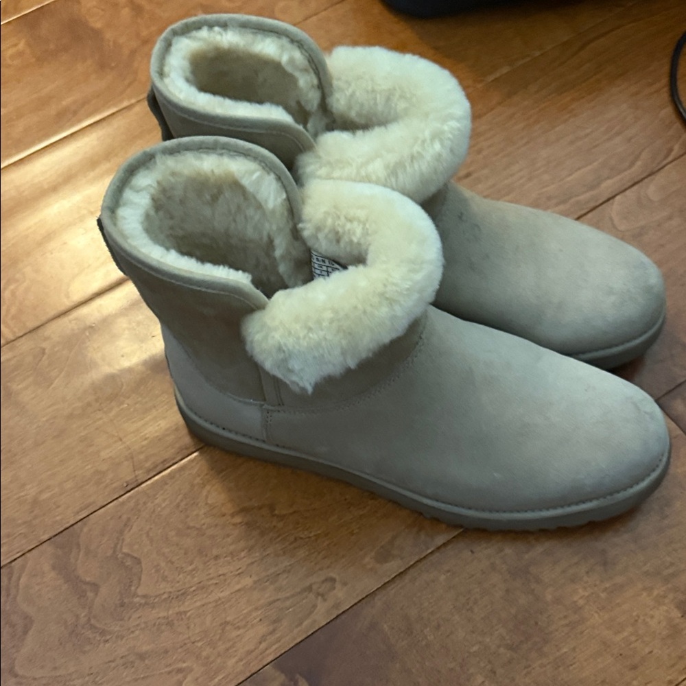 UGG Classic Shearling Boots in Cream